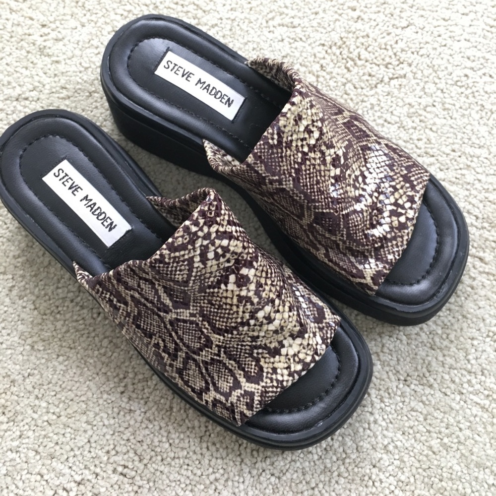 Vintage Steve Madden size 6 snake shimmer pattern.